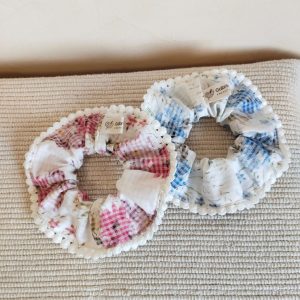 Coletero Scrunchie "Criss" Flores en mosaico